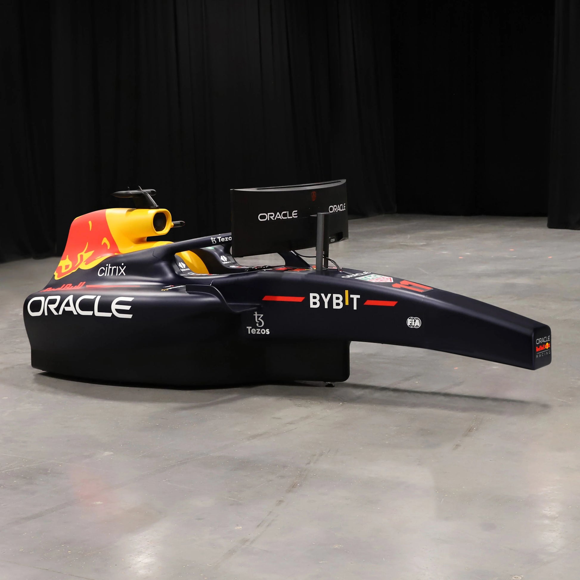 F1 Authentics Oracle Red Bull Racing RB18 F1 Team Simulator - Race Edition