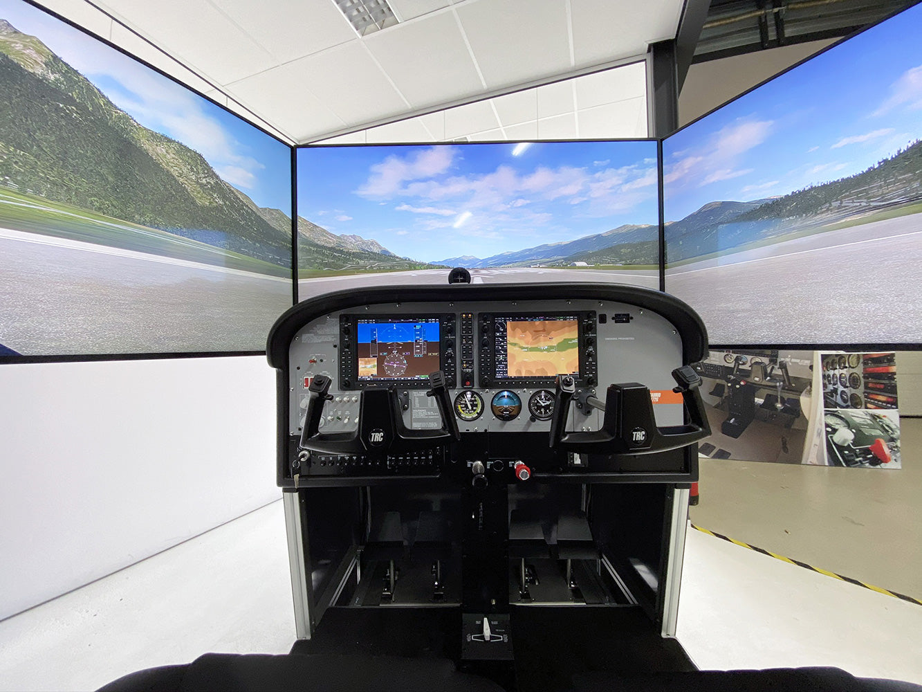 TRC Simulators TRC3000 Cabrio C172G Flight Simulator